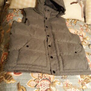 Old Navy Thick Puffed Vest Gray with hood  XL